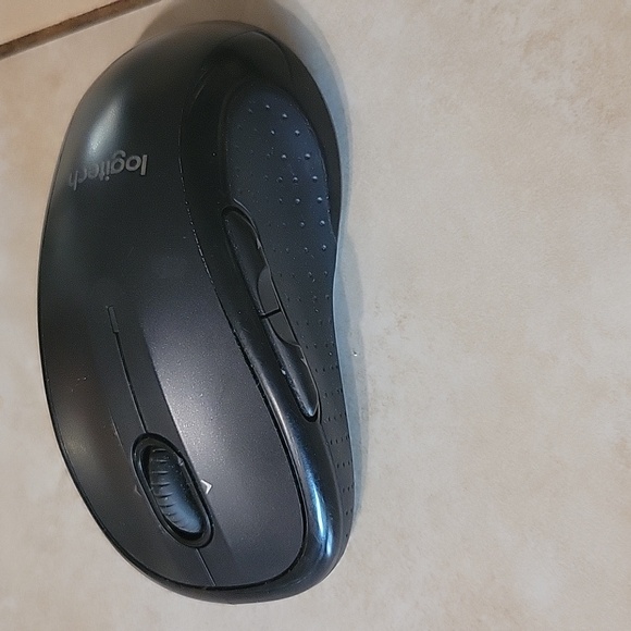 Logitech M510 Black Wireless Mouse - Picture 4 of 4
